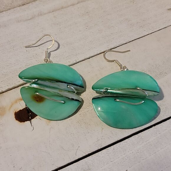 Upcycled Green Shell Dangle Earrings – Eco-Friendly Ocean-Inspired Jewelry - Picture 4 of 4